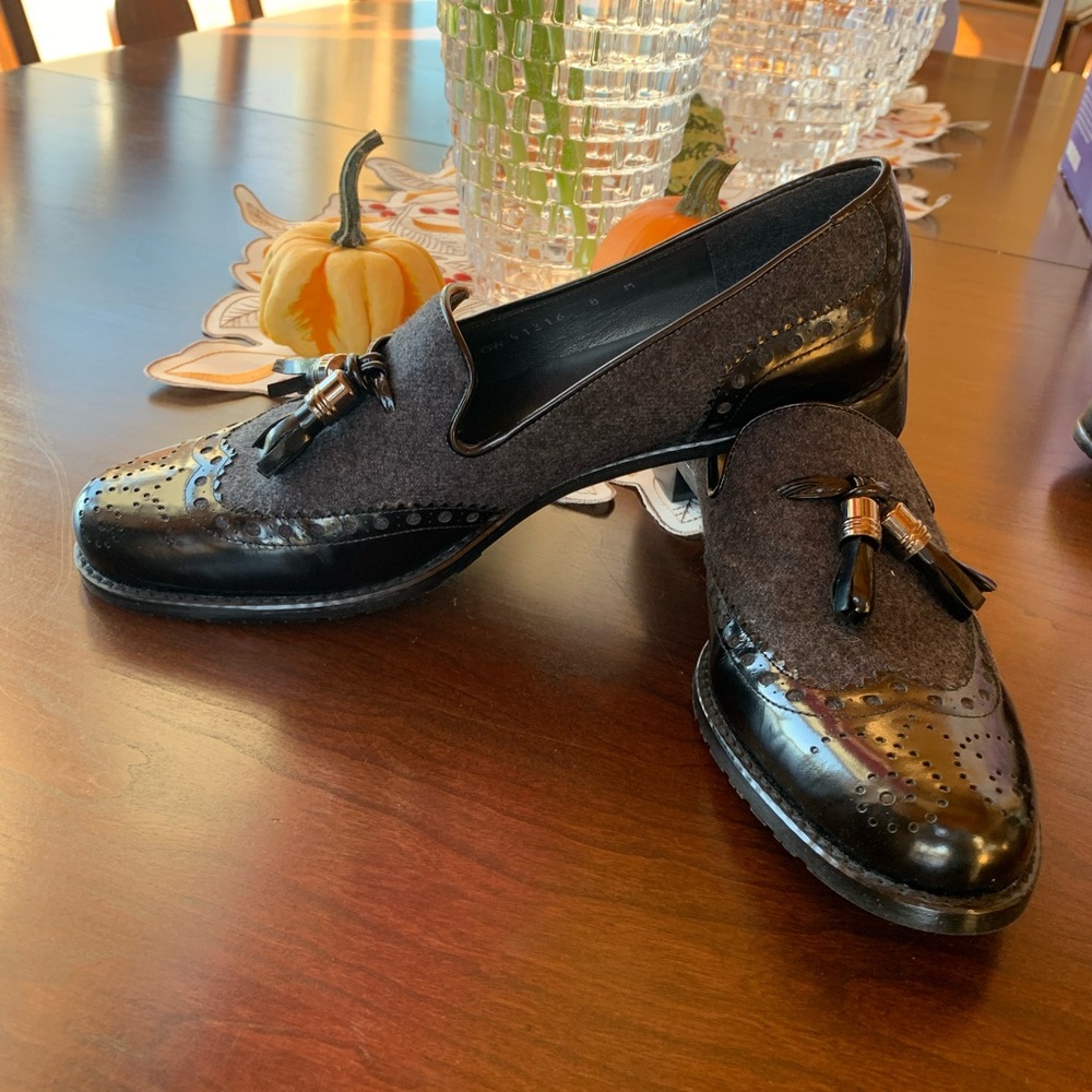 Stuart Weitzman size 8M black leather and gray wool shoe. Never worn.